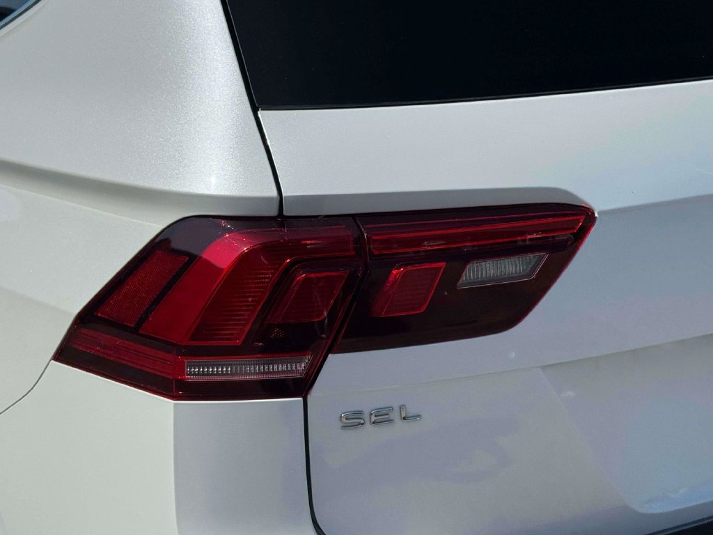 Used 2023 Volkswagen Tiguan SEL R-Line AWD/4WD image 10