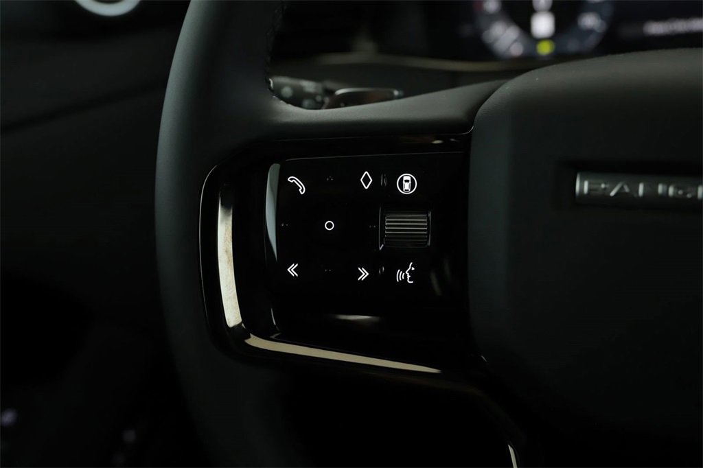 New 2024 Land Rover Range Rover Evoque Dynamic SE image 8