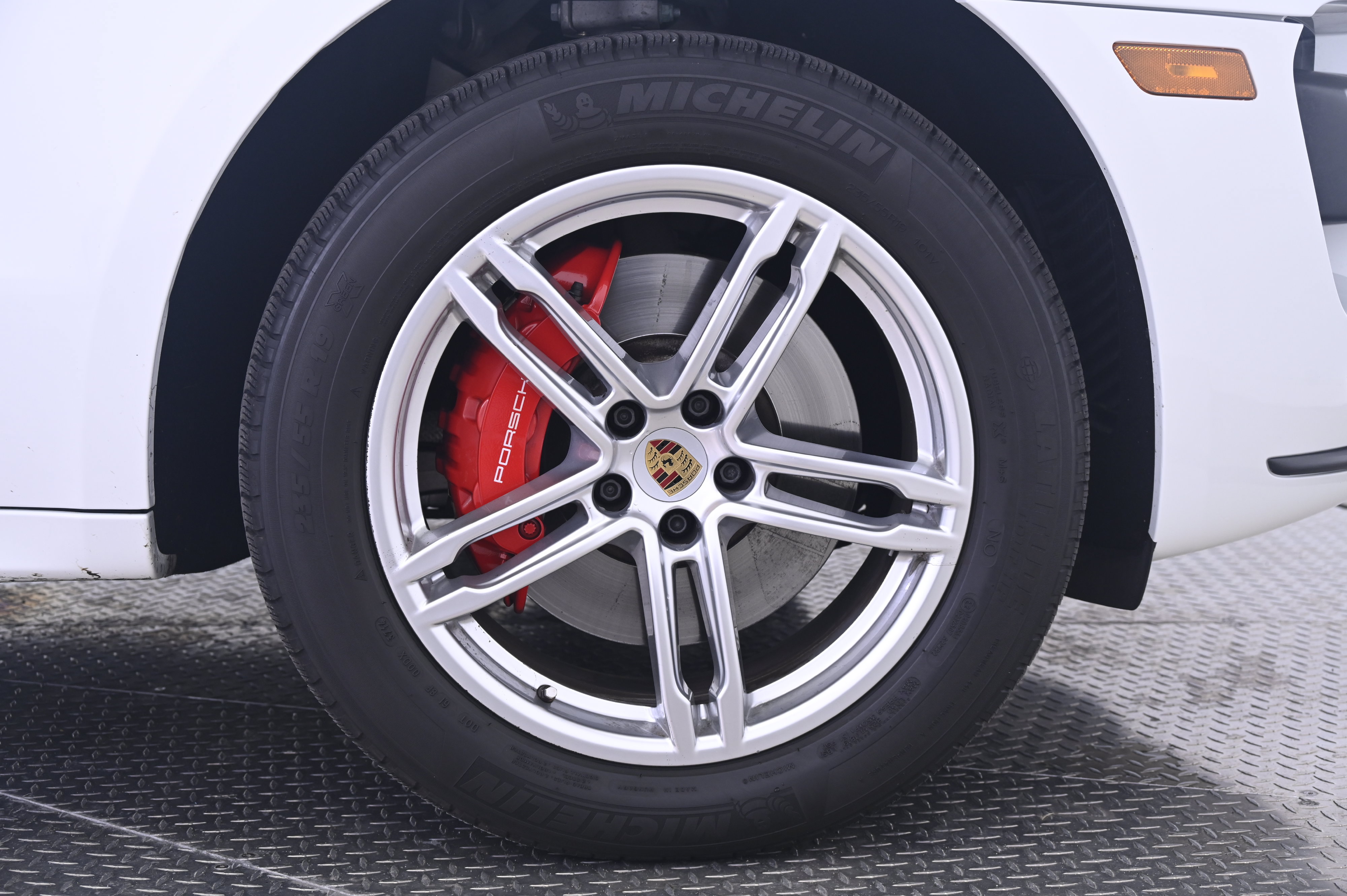 Used 2015 Porsche Macan Turbo AWD/4WD image 14