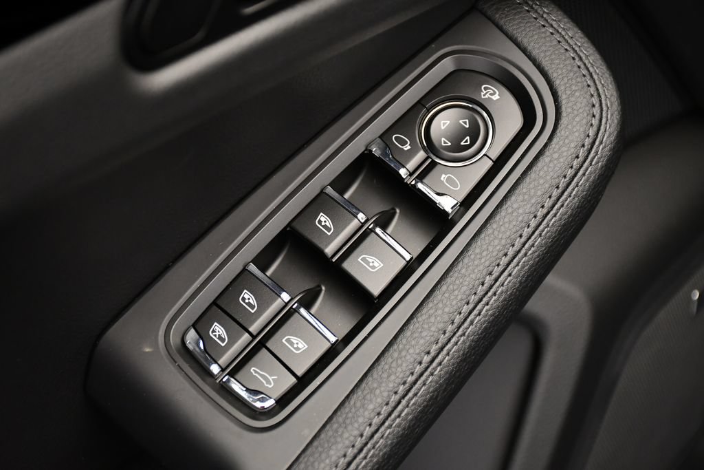 Certified 2026 Porsche Macan AWD/4WD image 38