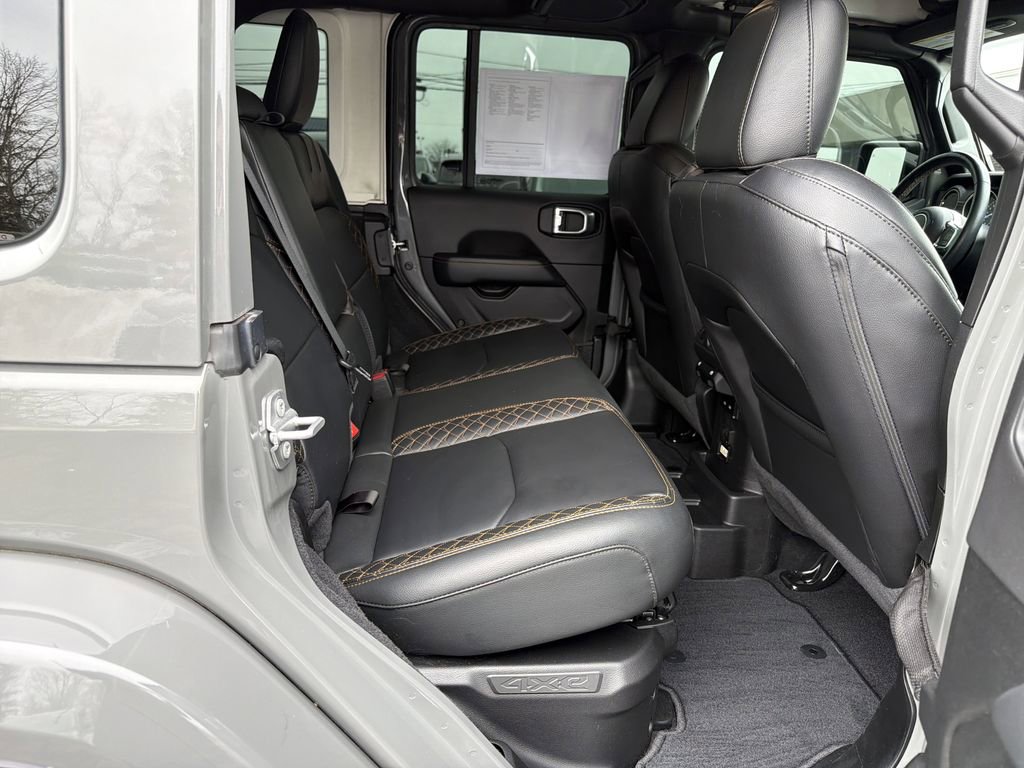 Used 2022 Jeep Wrangler Unlimited Sahara AWD/4WD image 18