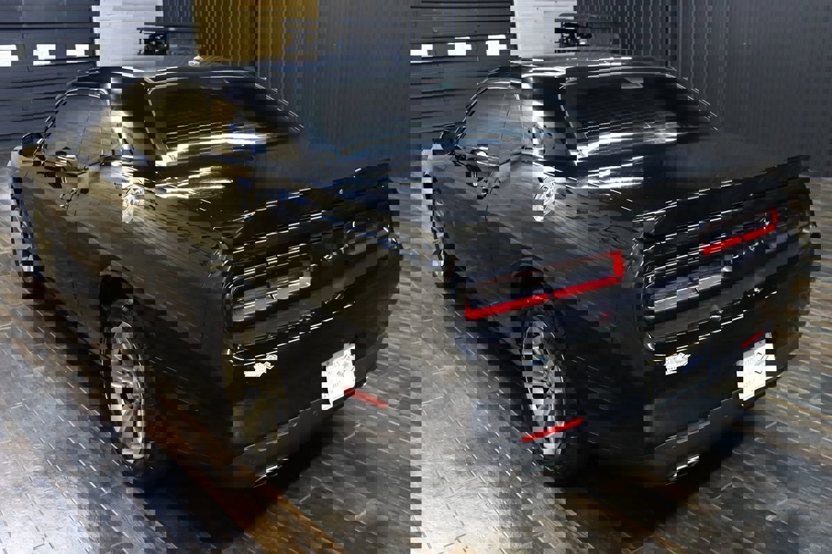 Used 2020 Dodge Challenger SXT w/ Driver Convenience Group image 3