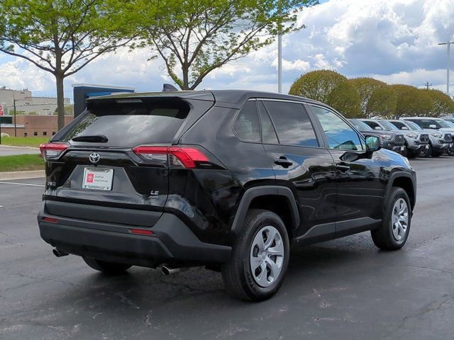Certified 2022 Toyota RAV4 LE AWD/4WD image 5