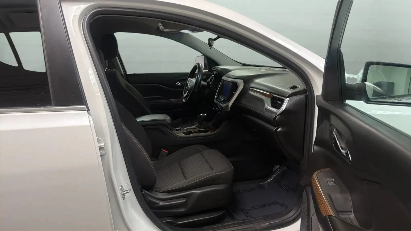 Used 2018 GMC Acadia SLE w/ LPO, Cargo Package FWD image 23