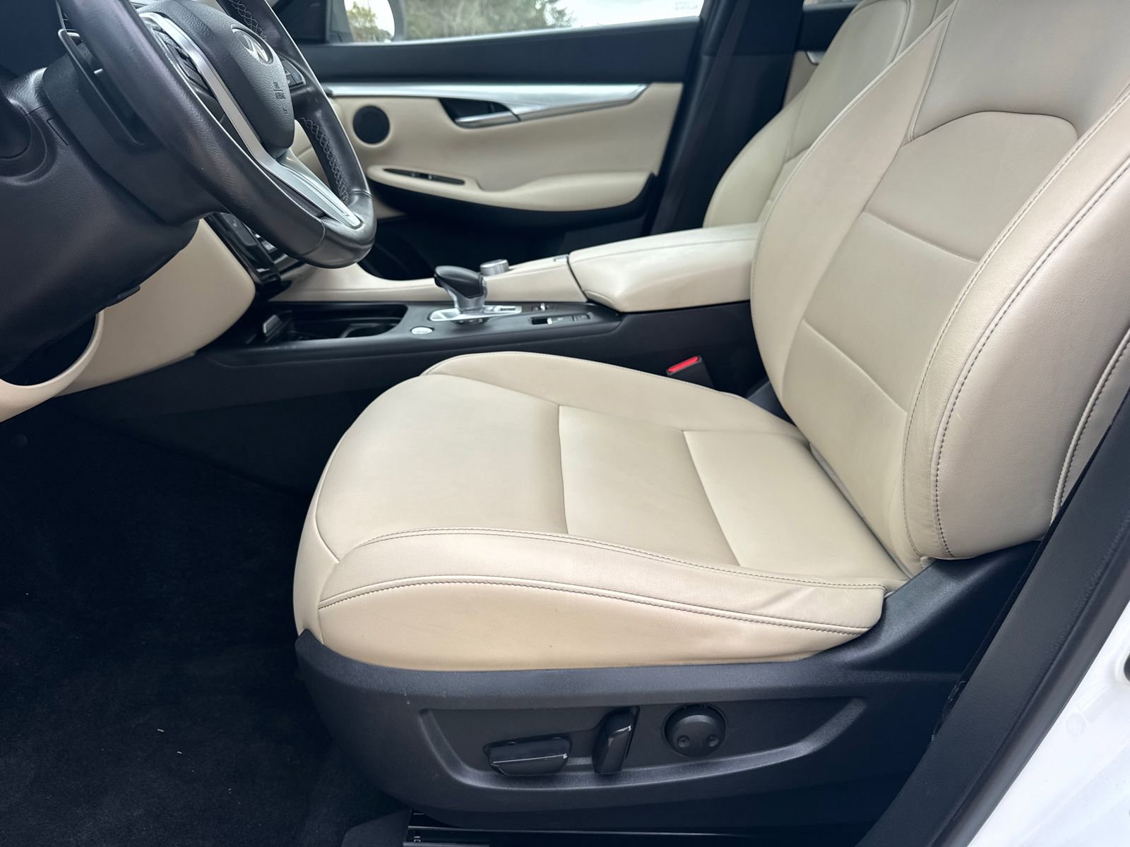 Used 2021 INFINITI QX50 Luxe w/ Cargo Package FWD image 9