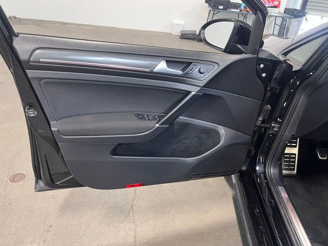 Used 2018 Volkswagen Golf 4-Door image 23