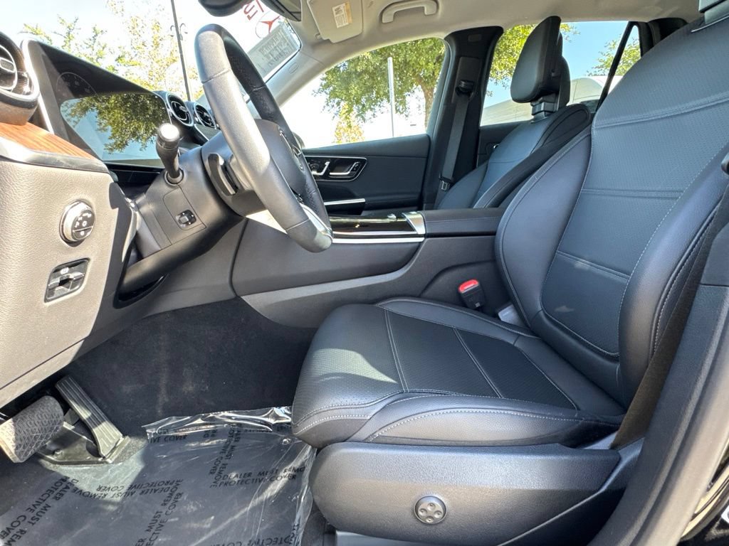 Used 2025 Mercedes-Benz GLC 350e 4MATIC image 22
