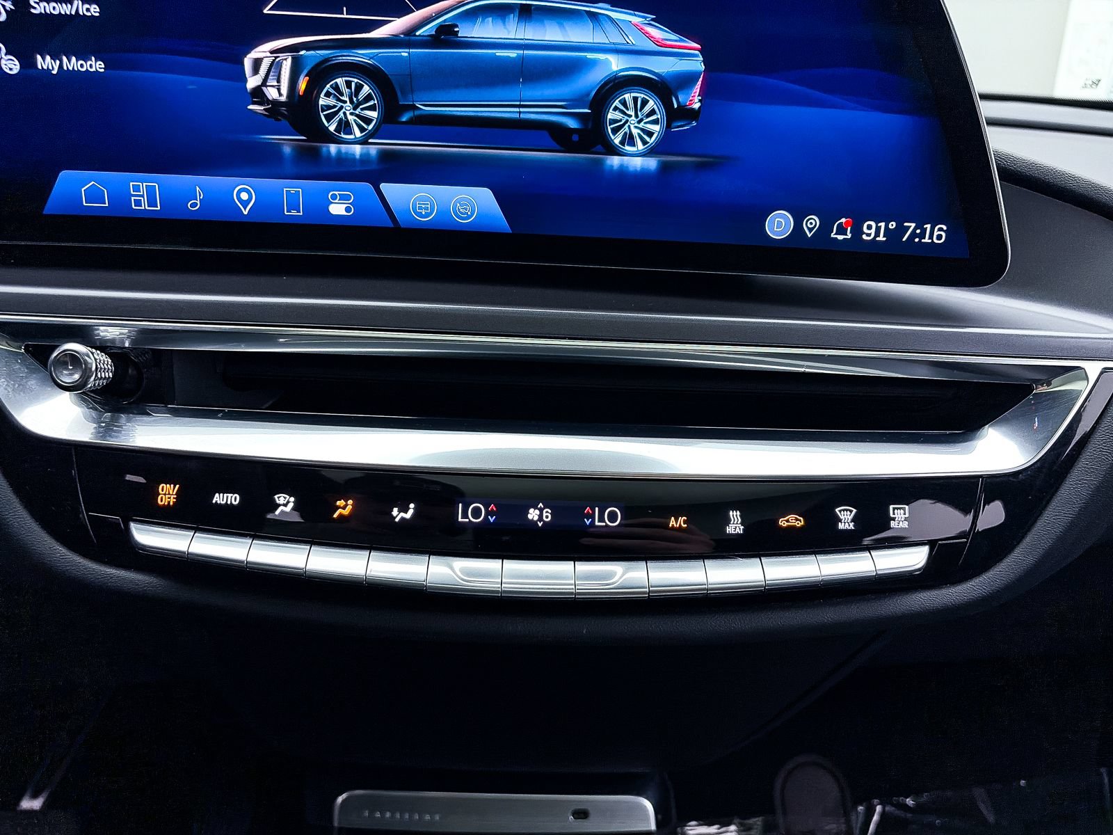 Used 2024 Cadillac Lyriq Tech RWD image 27