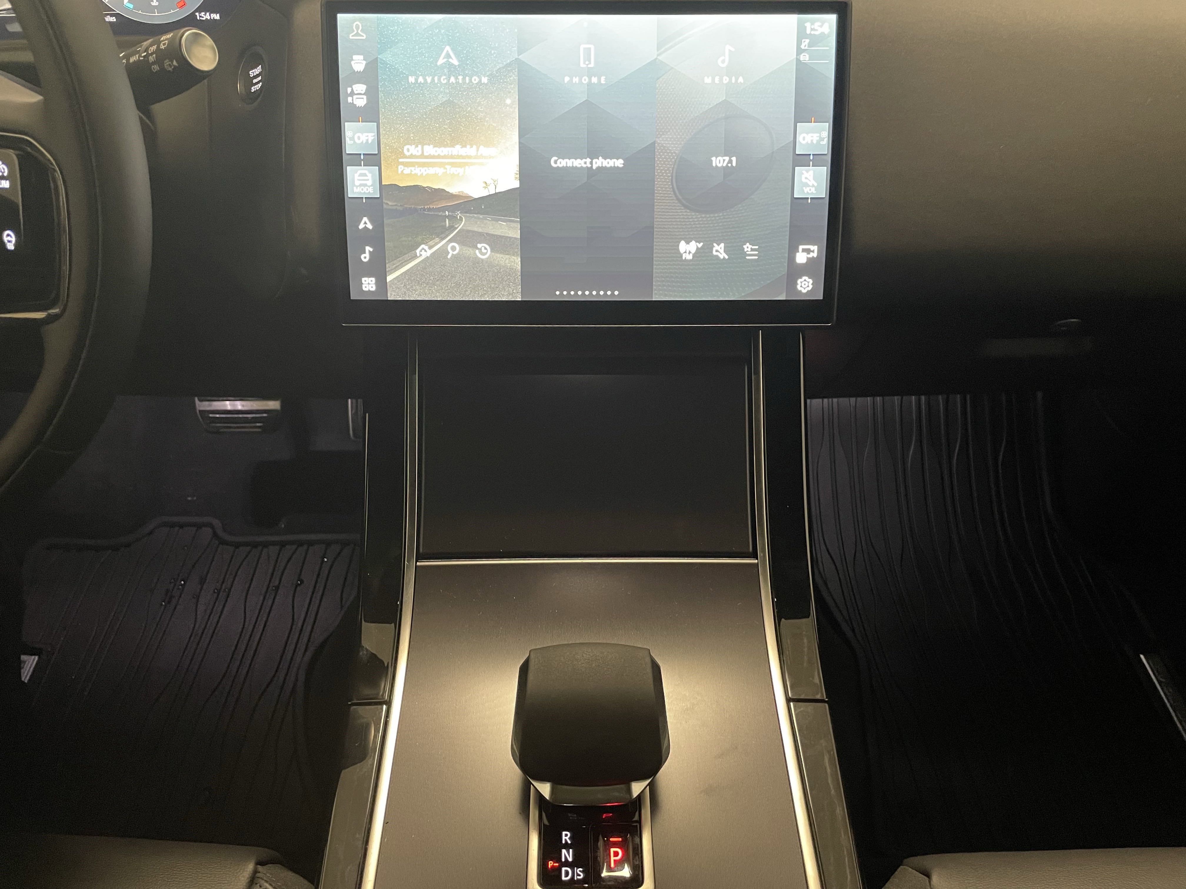 New 2026 Land Rover Range Rover Velar Dynamic SE image 19