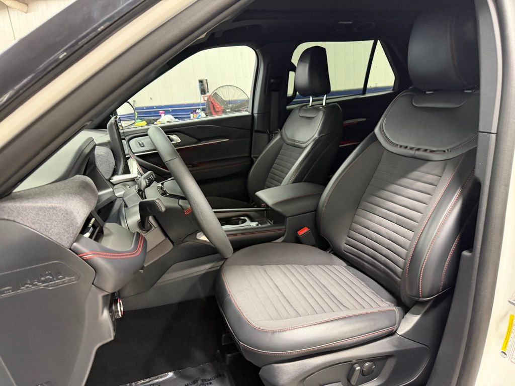 Certified 2025 Ford Explorer ST-Line w/ ST-Line Street Pack AWD/4WD image 14