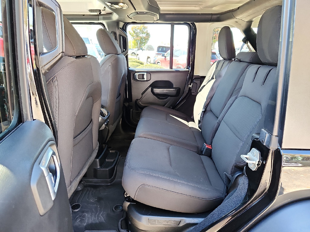 Used 2023 Jeep Wrangler Unlimited w/ Cold Weather Group AWD/4WD image 10