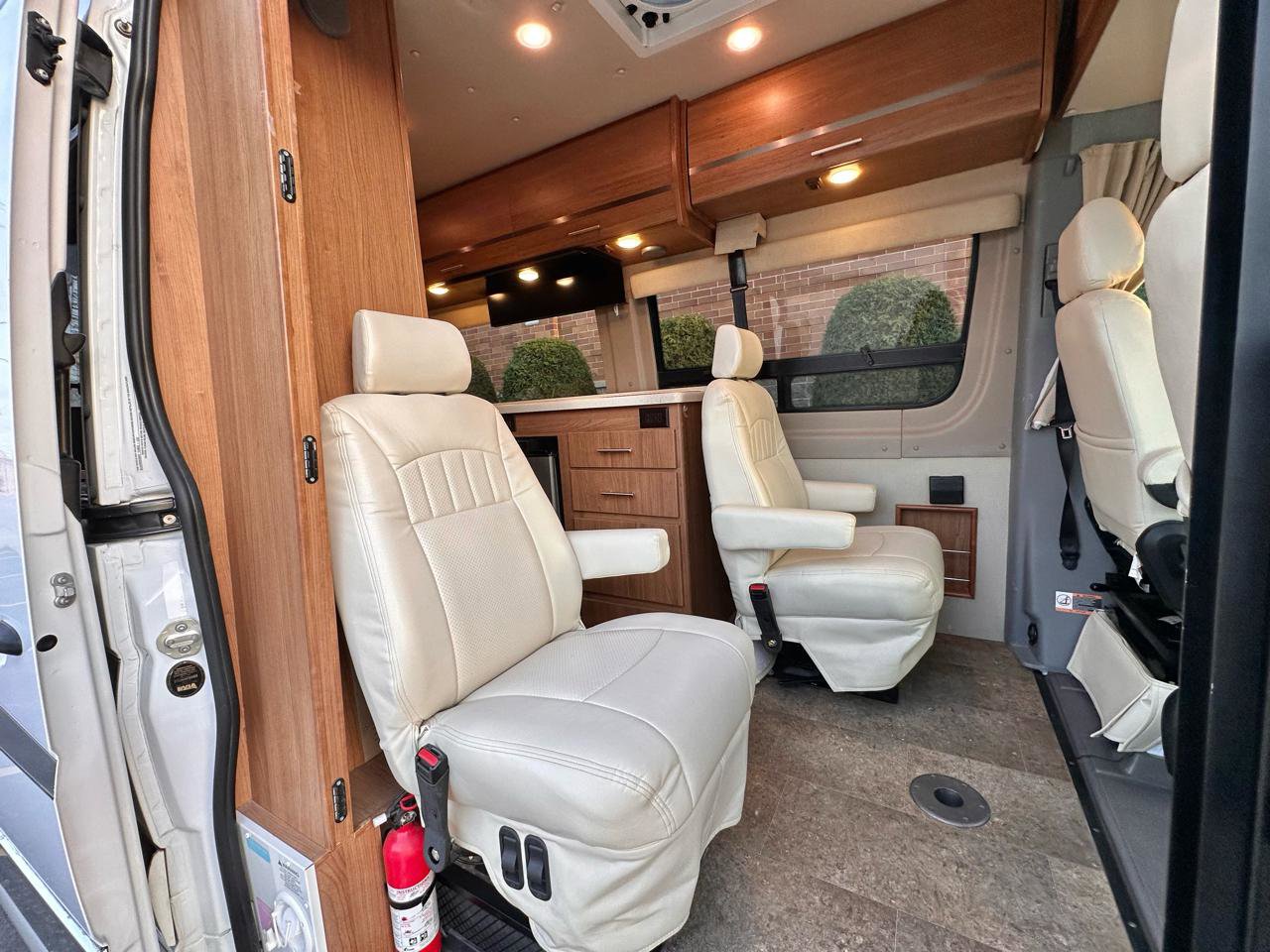 Used 2014 Mercedes-Benz Sprinter 3500 image 31