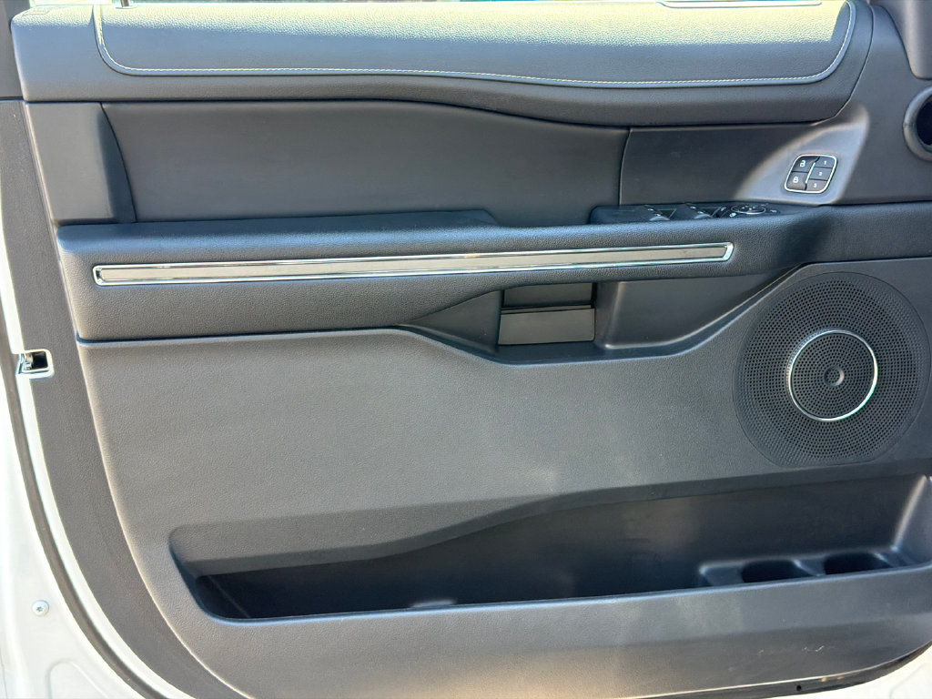 Used 2023 Ford Expedition XLT RWD image 12