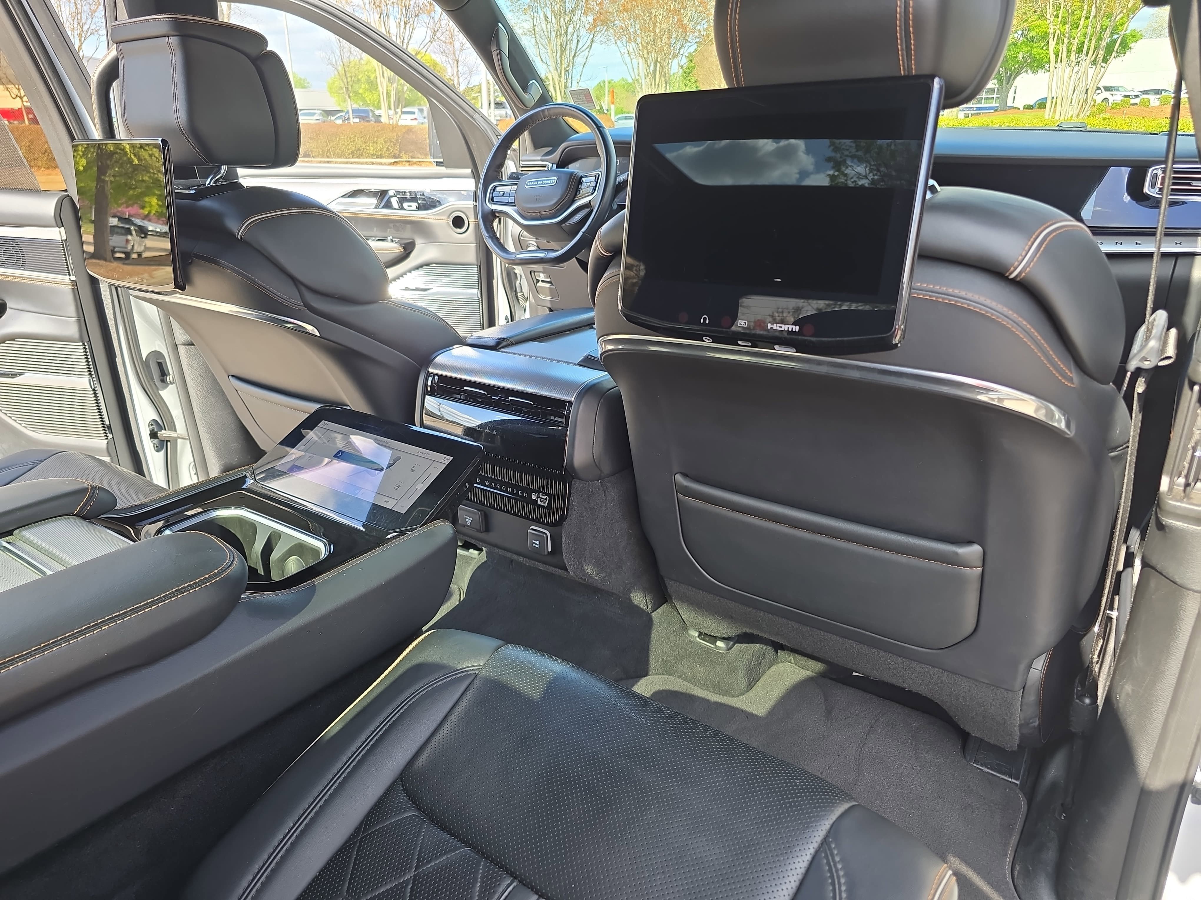 Used 2022 Jeep Grand Wagoneer Series III w/ Rear Seat Video Group 1 image 11