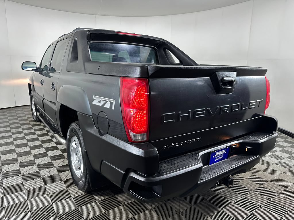 Used 2004 Chevrolet Avalanche Z71 w/ Sun And Sound Package AWD/4WD image 3