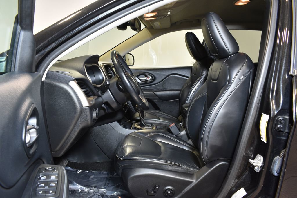 Used 2016 Jeep Cherokee Limited image 6