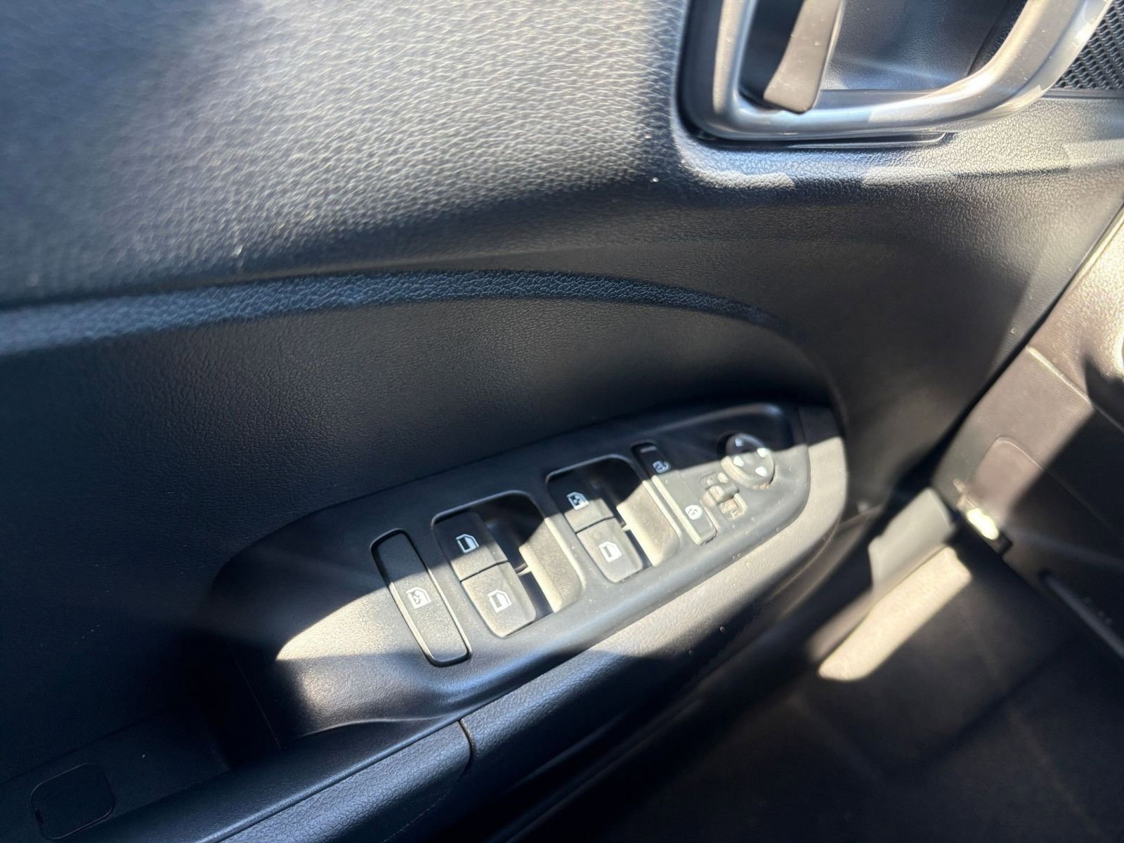 Used 2025 Hyundai Venue SEL image 18