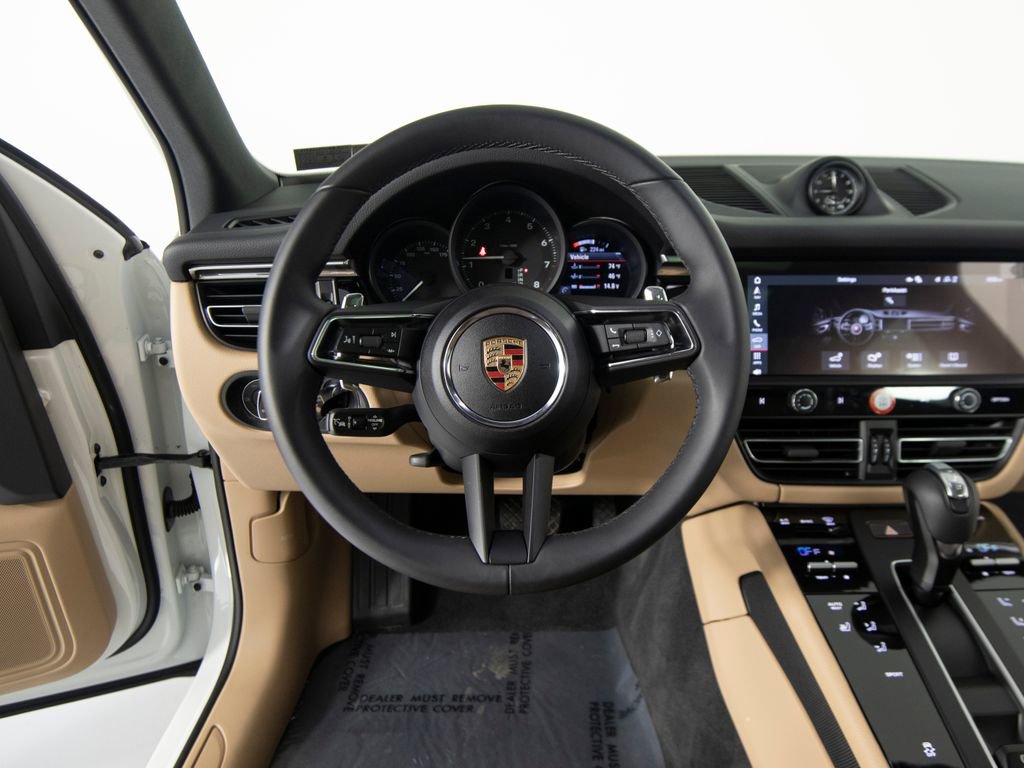 Certified 2025 Porsche Macan image 17
