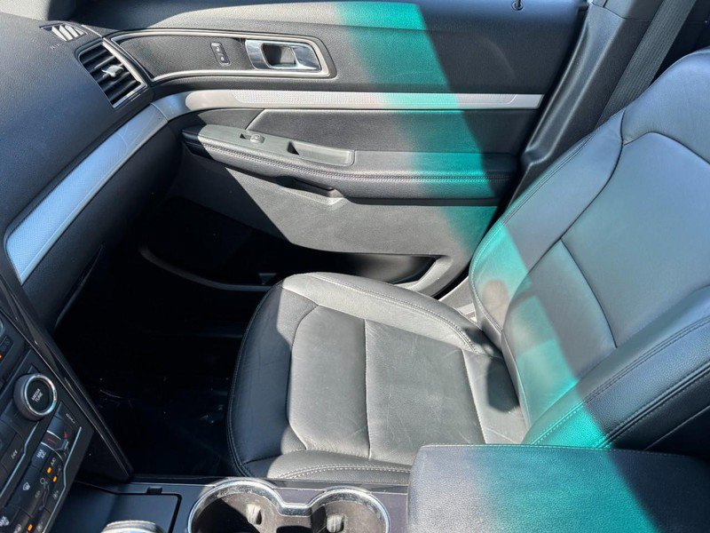 Used 2016 Ford Explorer XLT w/ Equipment Group 202A AWD/4WD image 14