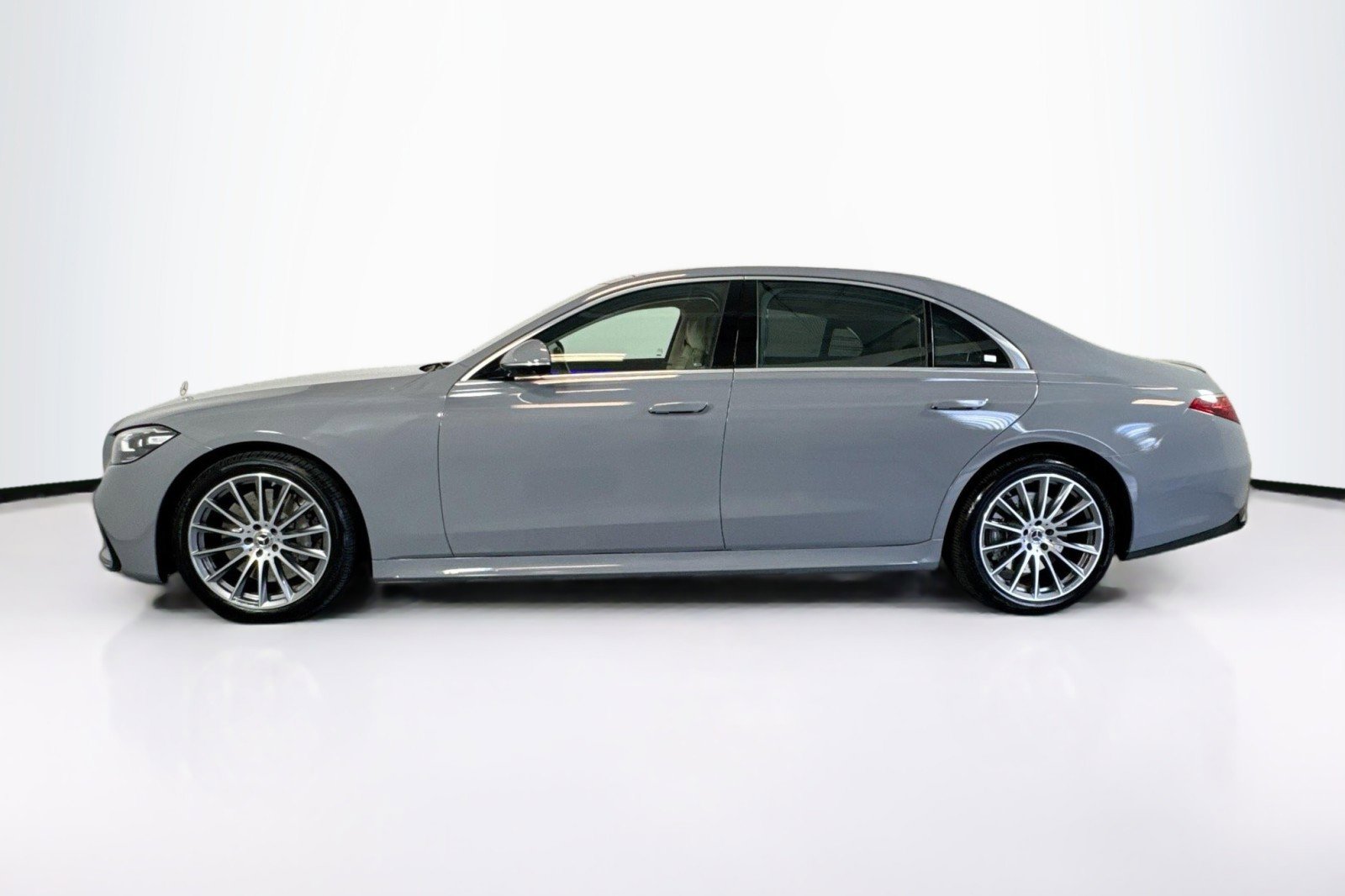 Certified 2025 Mercedes-Benz S 580 4MATIC Sedan image 8