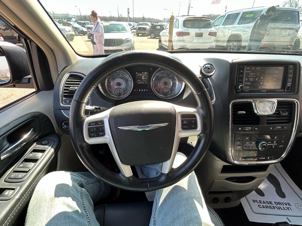 Used 2015 Chrysler Town & Country Touring image 27