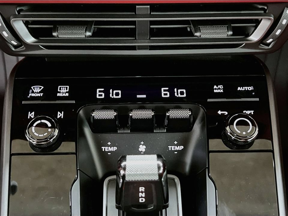 Certified 2024 Porsche 911 Targa 4 AWD/4WD image 17