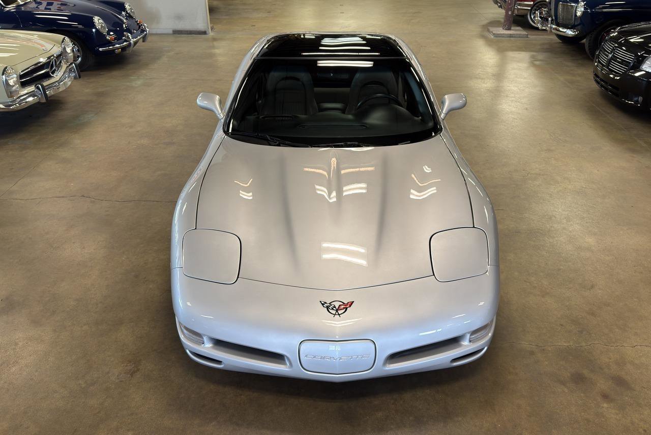 Used 1997 Chevrolet Corvette Coupe w/ Memory Pkg RWD image 7