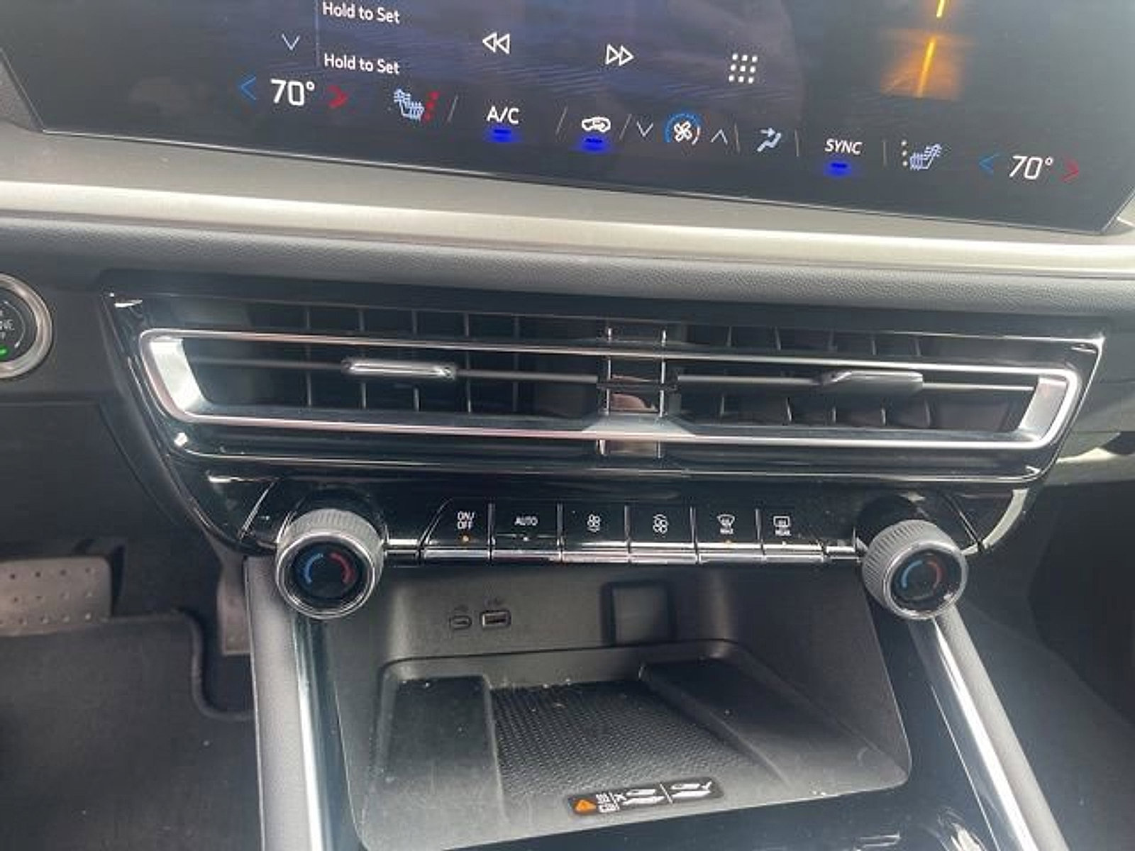 Certified 2025 Chevrolet Traverse LT image 9