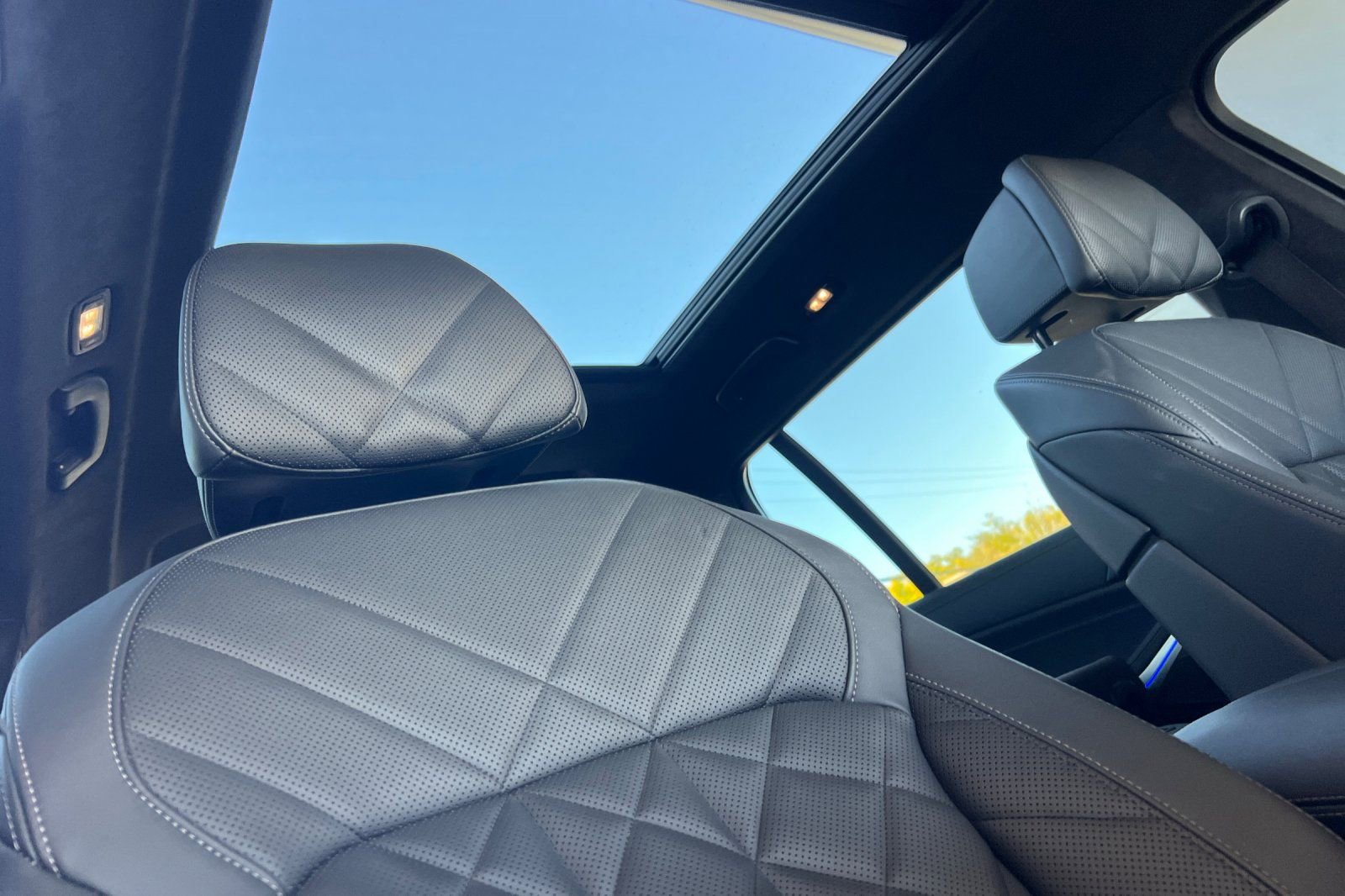 Used 2023 BMW X7 xDrive40i w/ M Sport Package image 18