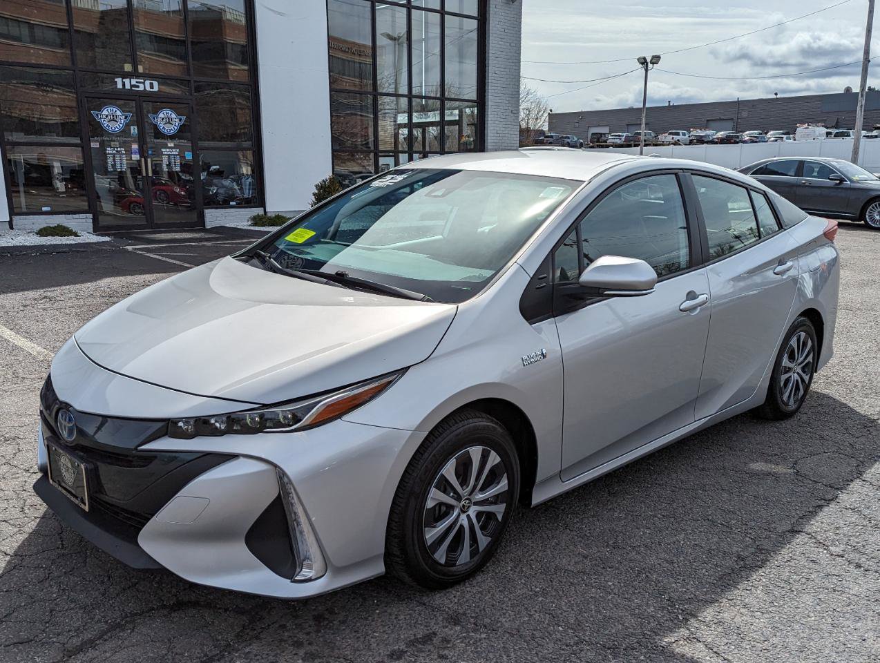 Used 2022 Toyota Prius Prime XLE image 2