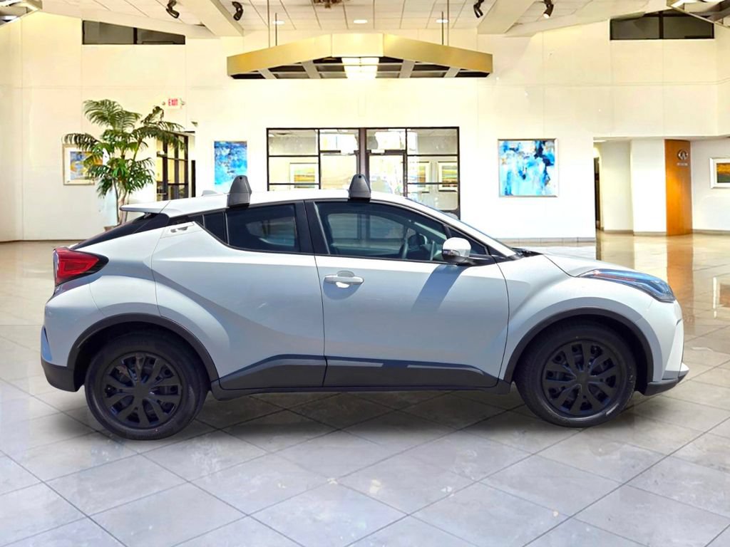 Used 2021 Toyota C-HR LE FWD image 4