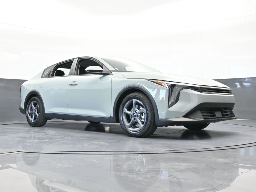 Used 2025 Kia K4 LXS image 57