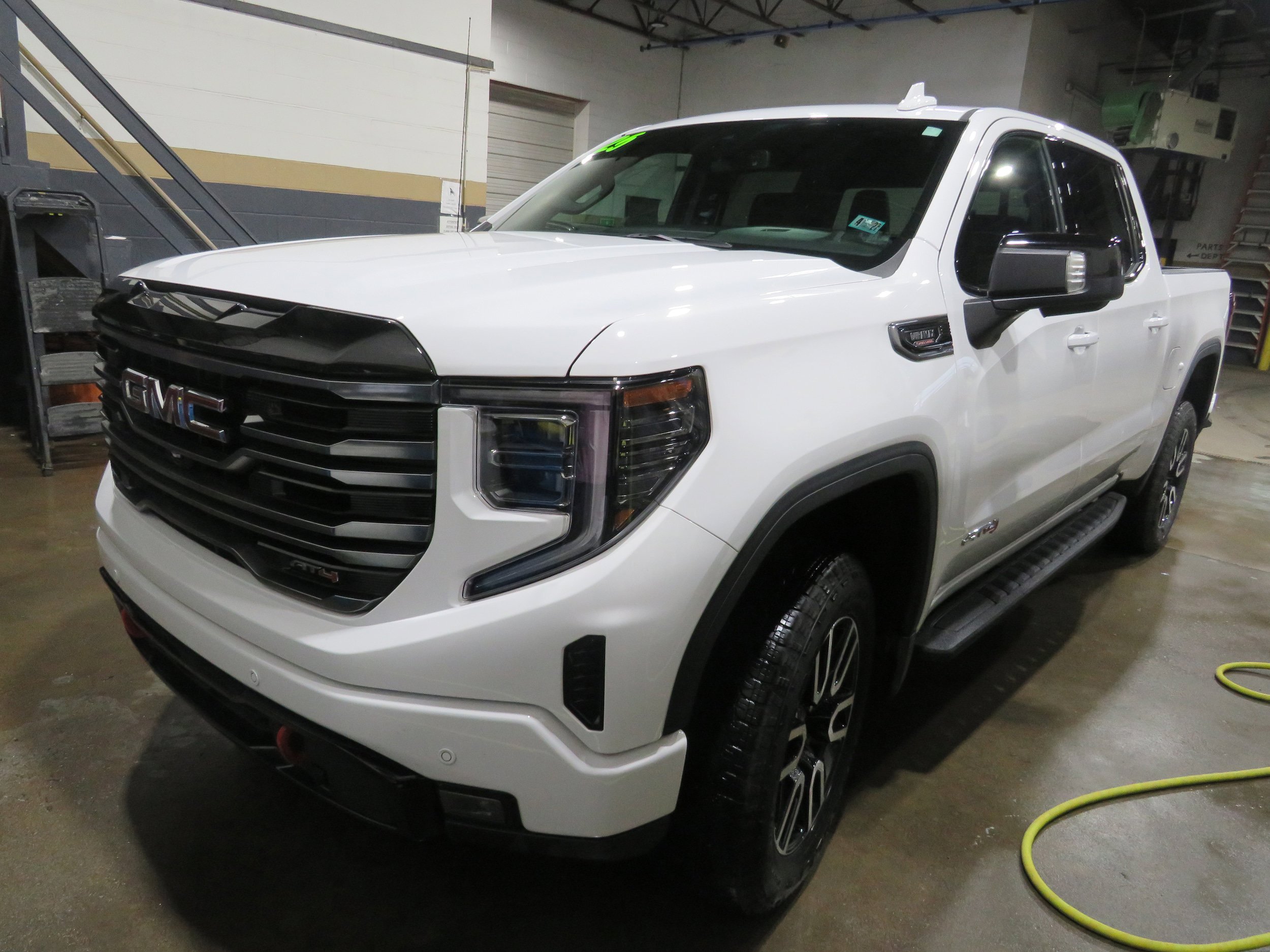 Used 2025 GMC Sierra 1500 AT4 w/ AT4 Premium Package AWD/4WD image 3