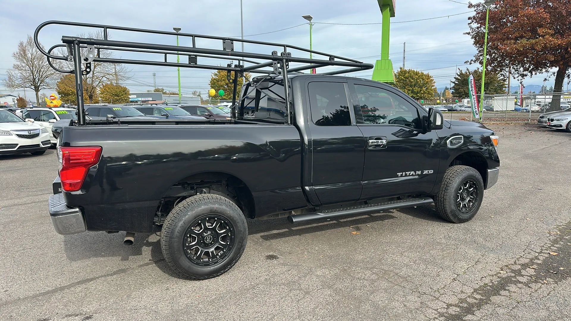 Used 2017 Nissan Titan SV image 3