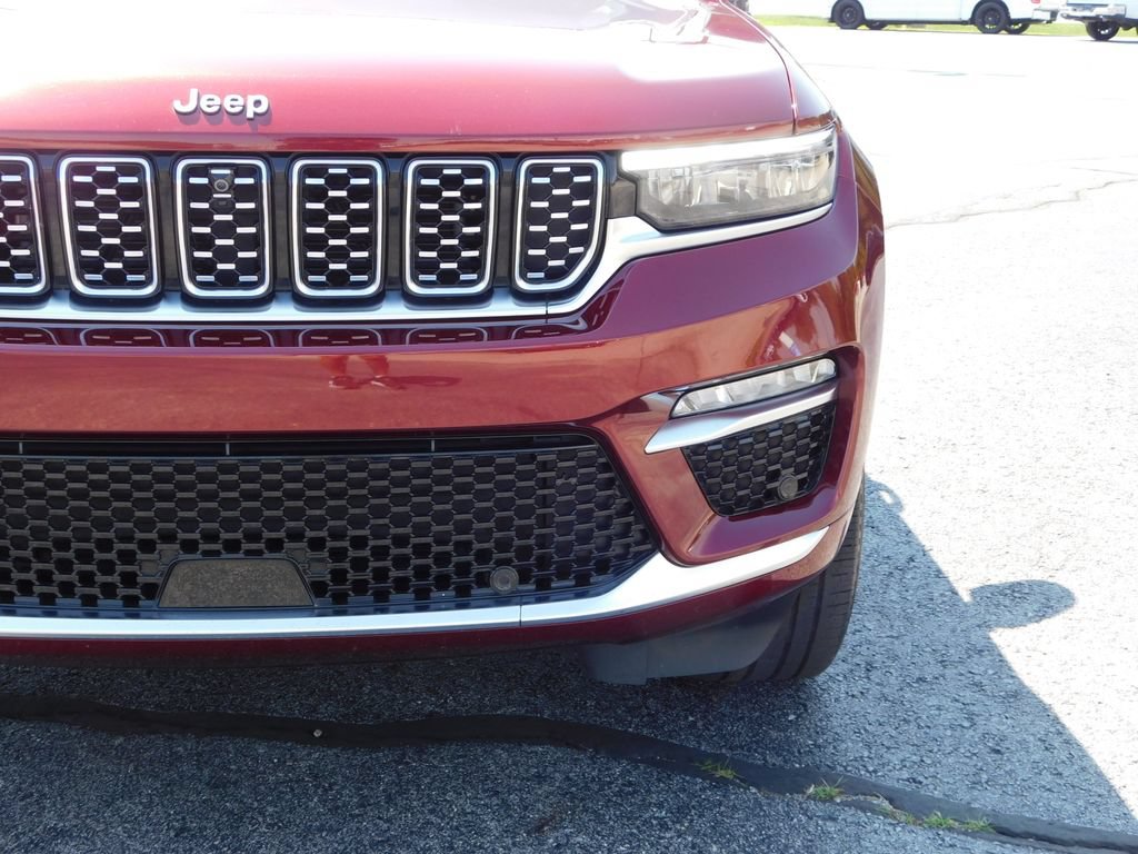 Used 2023 Jeep Grand Cherokee Summit w/ MOPAR Finishing Package AWD/4WD image 9