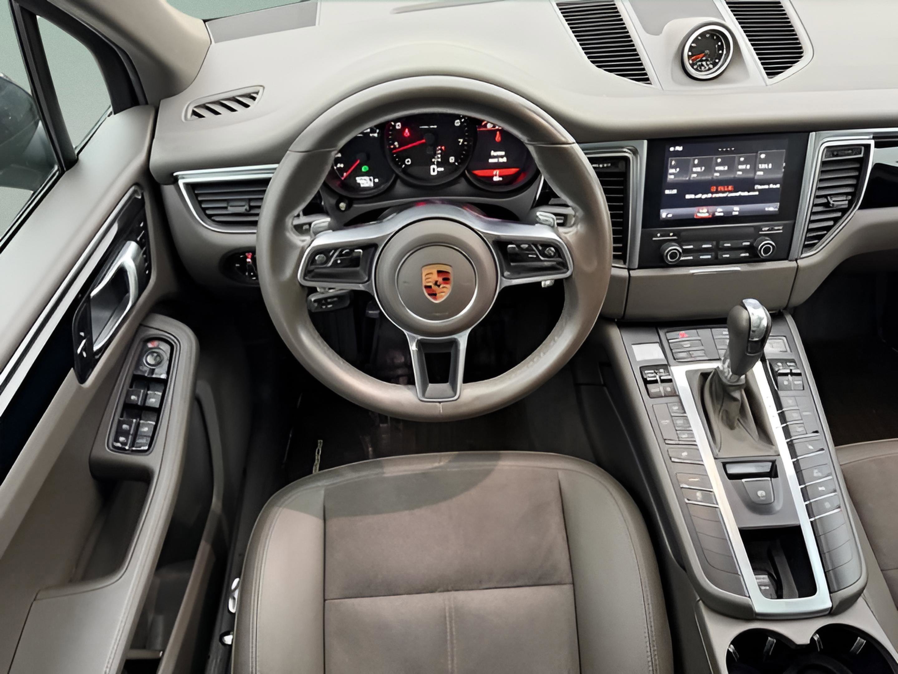 Used 2018 Porsche Macan AWD/4WD image 12