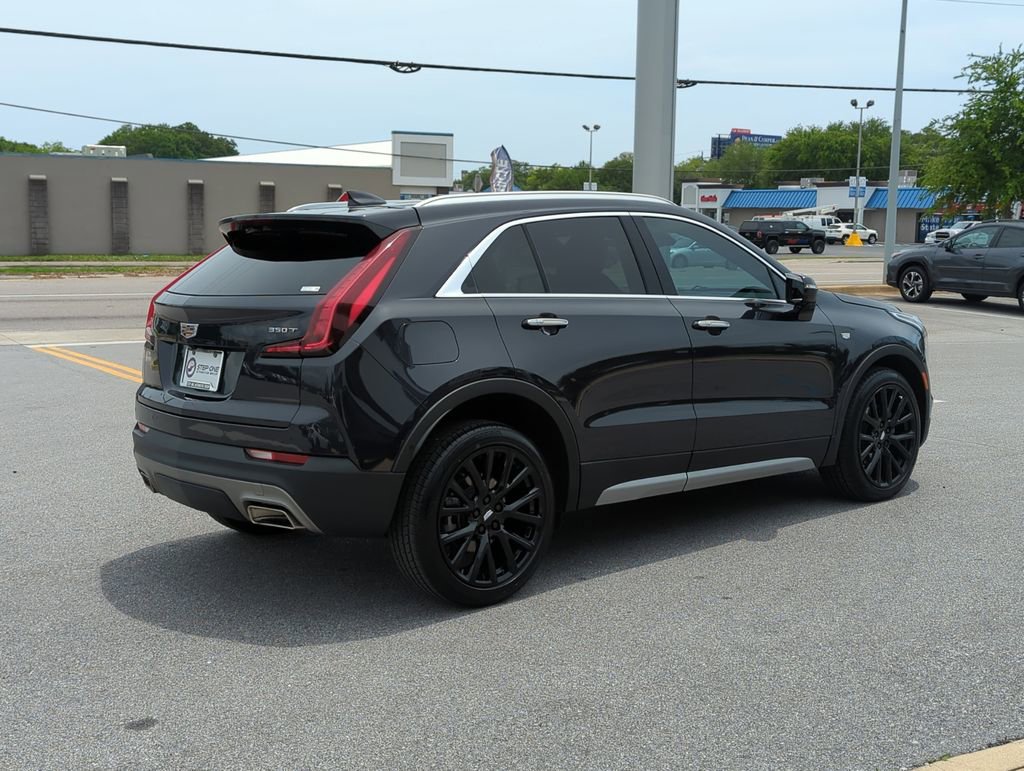 Used 2022 Cadillac XT4 Premium Luxury w/ Enhanced Visibility Package FWD image 7