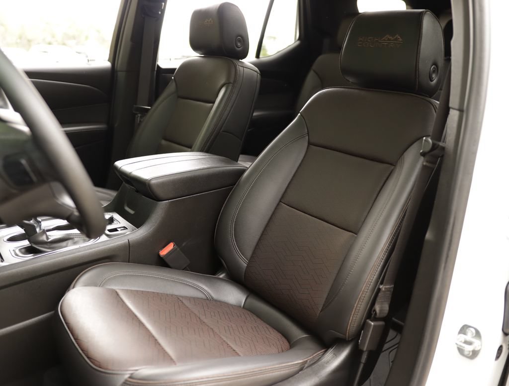 Used 2023 Chevrolet Traverse High Country w/ LPO, Floor Liner Package AWD/4WD image 23