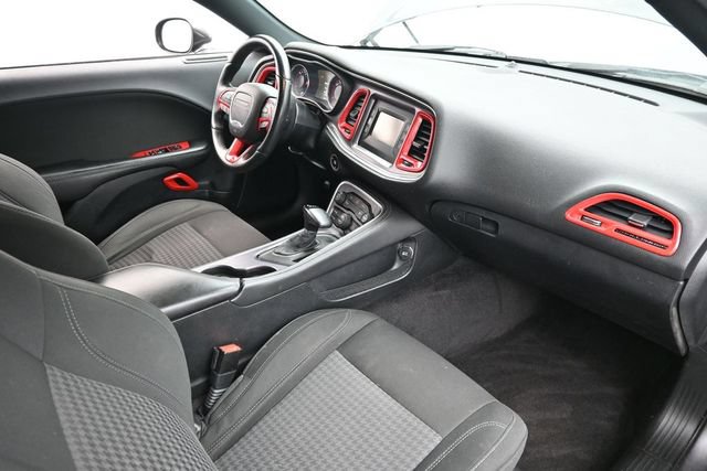 Used 2016 Dodge Challenger SXT w/ Driver Convenience Group RWD image 26