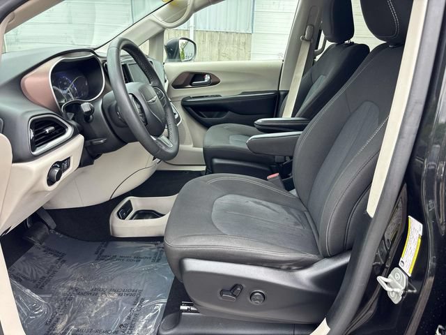 Used 2023 Chrysler Voyager LX FWD image 14