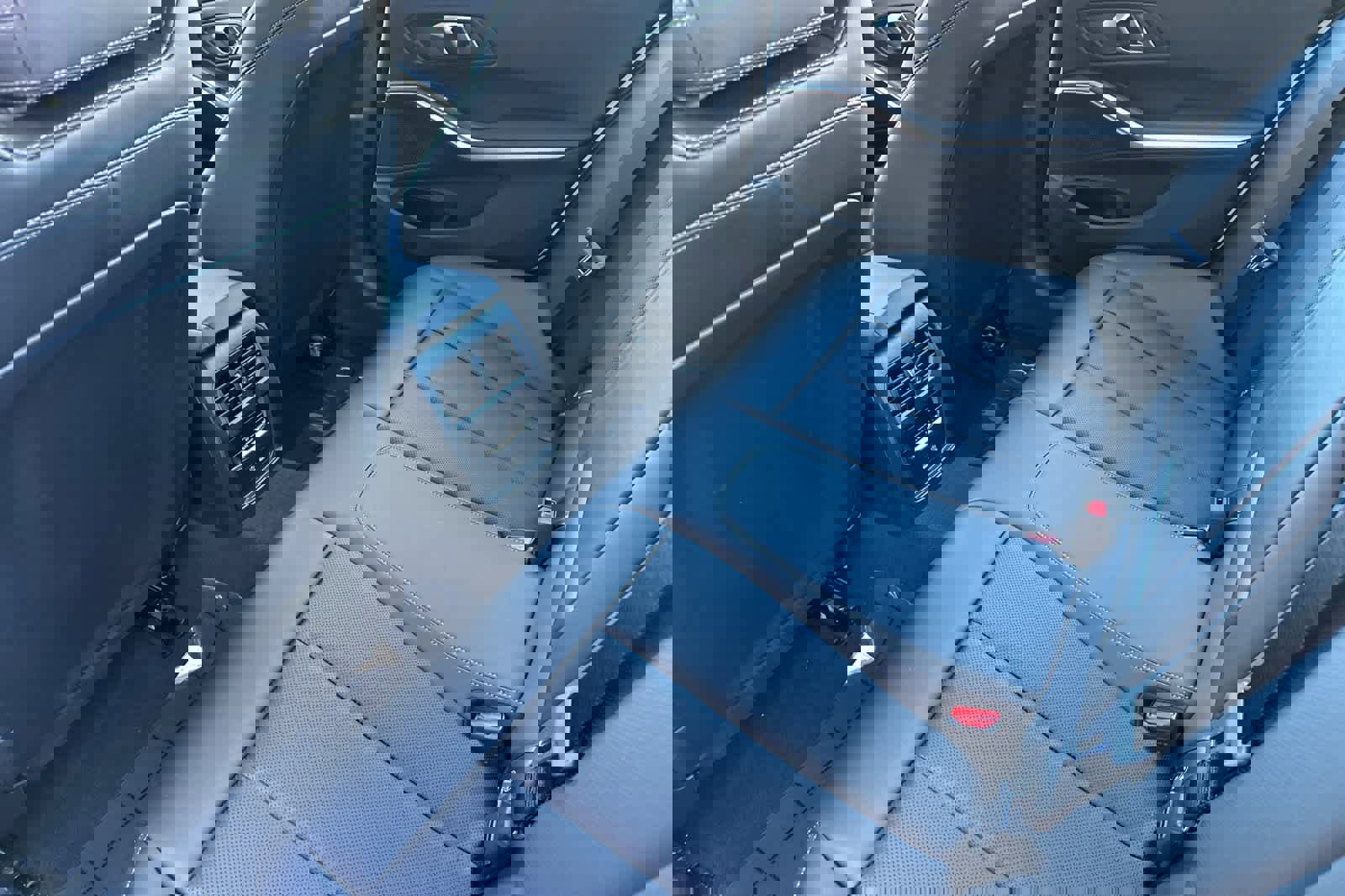 Used 2025 BMW 330i Sedan image 4