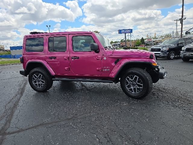 Used 2024 Jeep Wrangler Unlimited Sahara w/ Technology Group AWD/4WD image 12