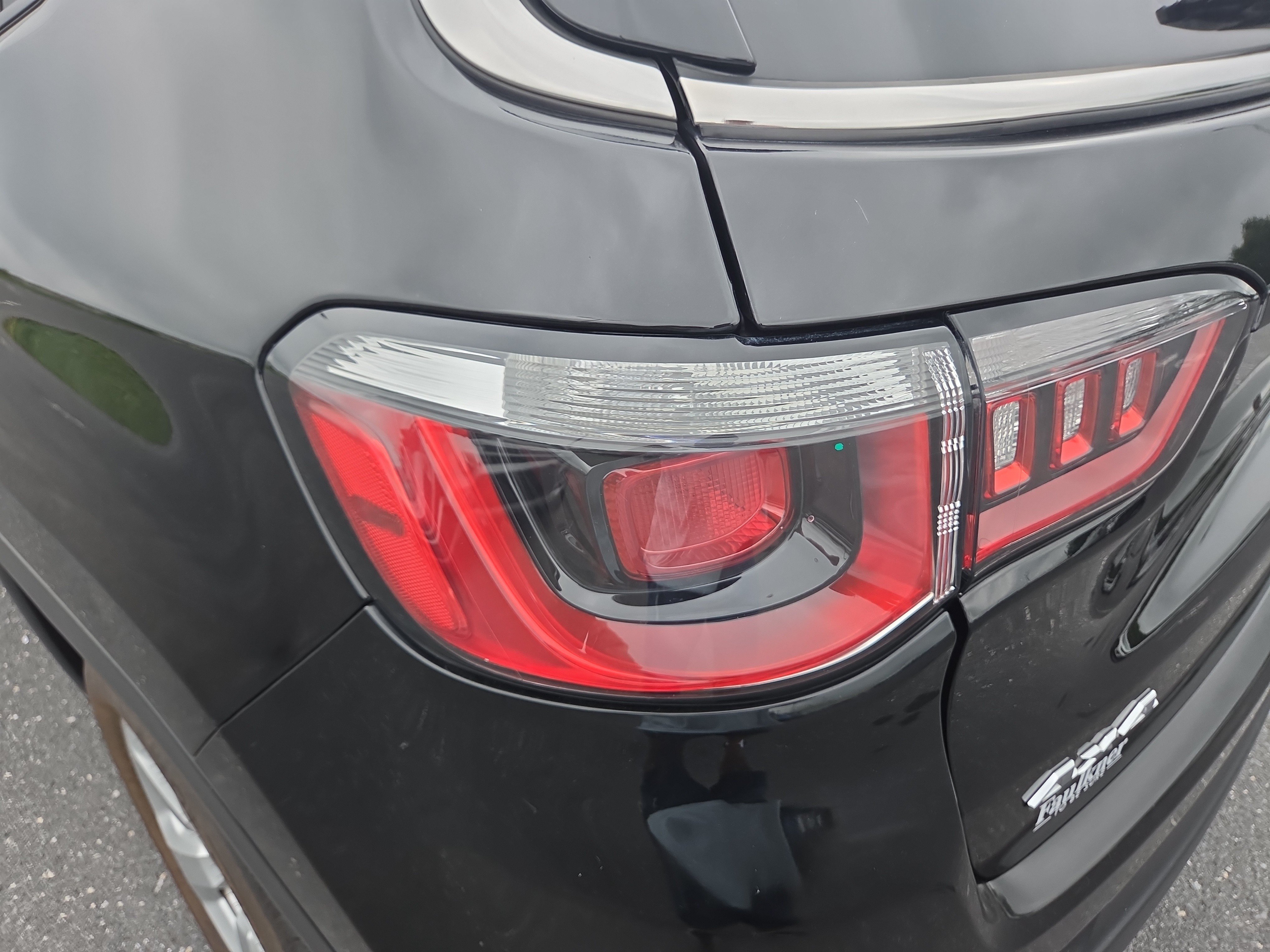 Used 2019 Jeep Compass Latitude w/ Cold Weather Group AWD/4WD image 13