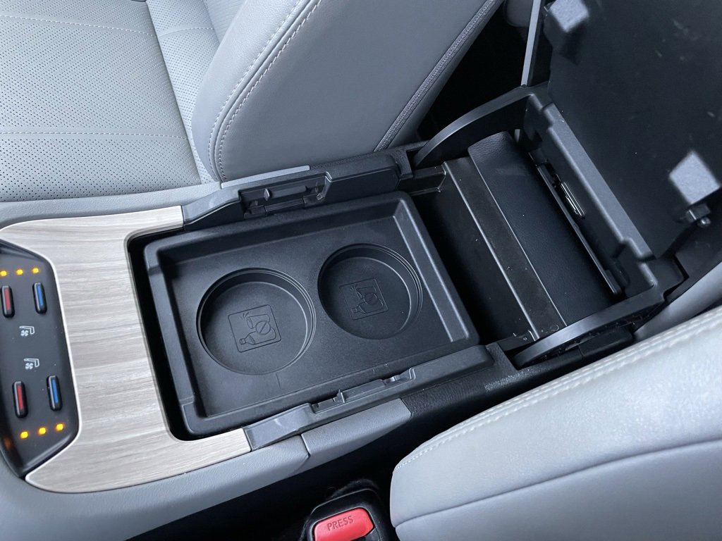 Used 2021 Toyota Venza XLE image 48