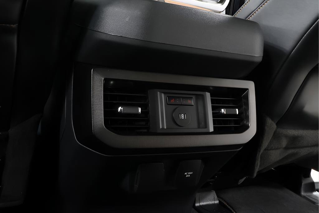 Used 2023 Ford F250 Platinum AWD/4WD image 28