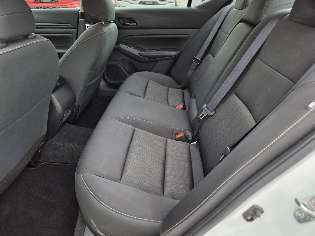 Used 2025 Nissan Altima 2.5 SV FWD image 35