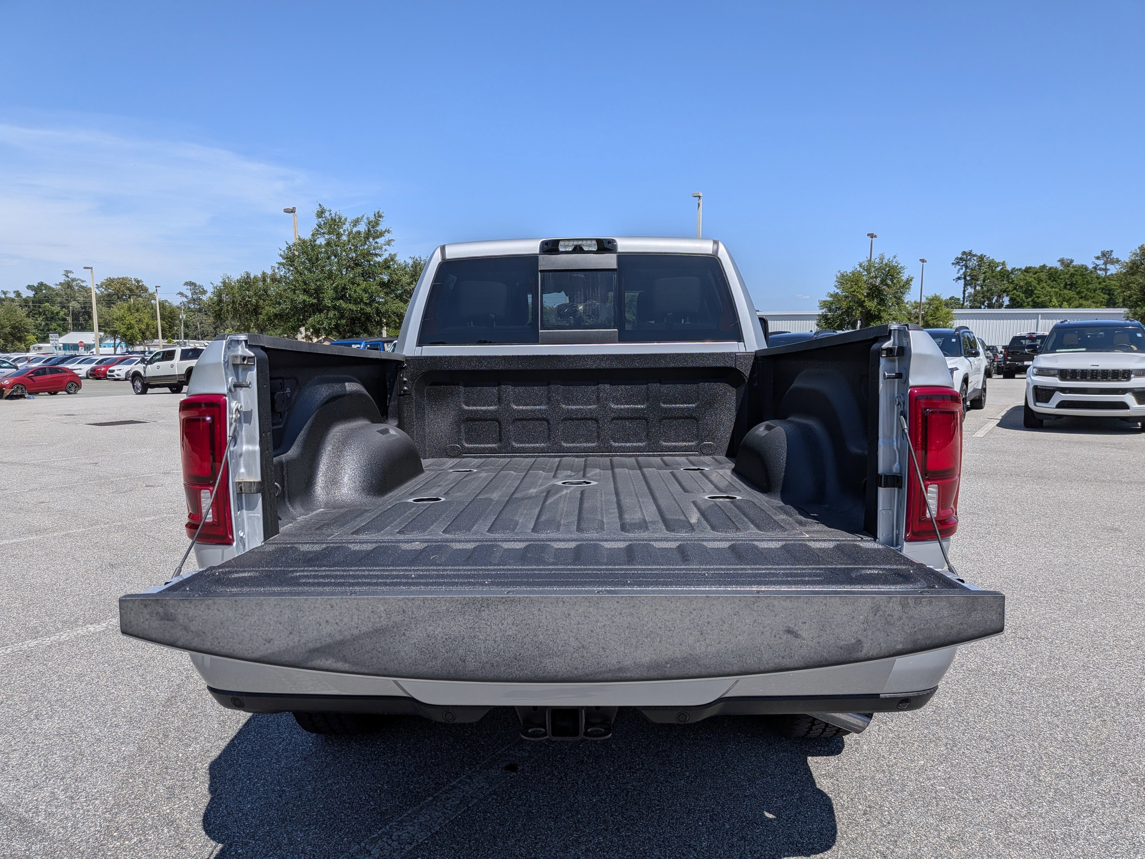 New 2026 RAM 2500 Laramie AWD/4WD image 12
