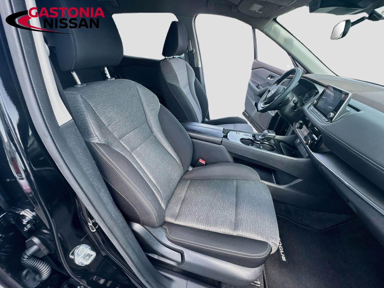 Used 2022 Nissan Rogue SV FWD image 35
