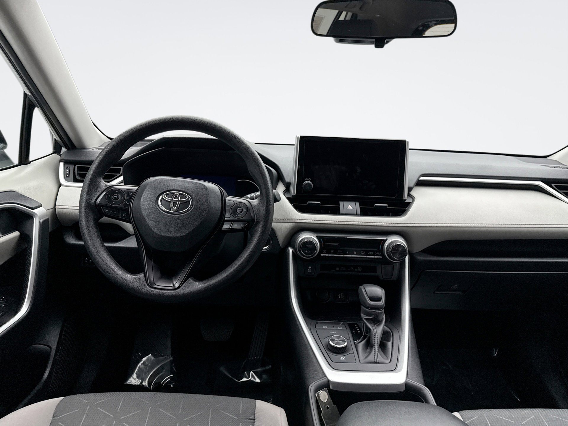 Used 2024 Toyota RAV4 XLE image 12