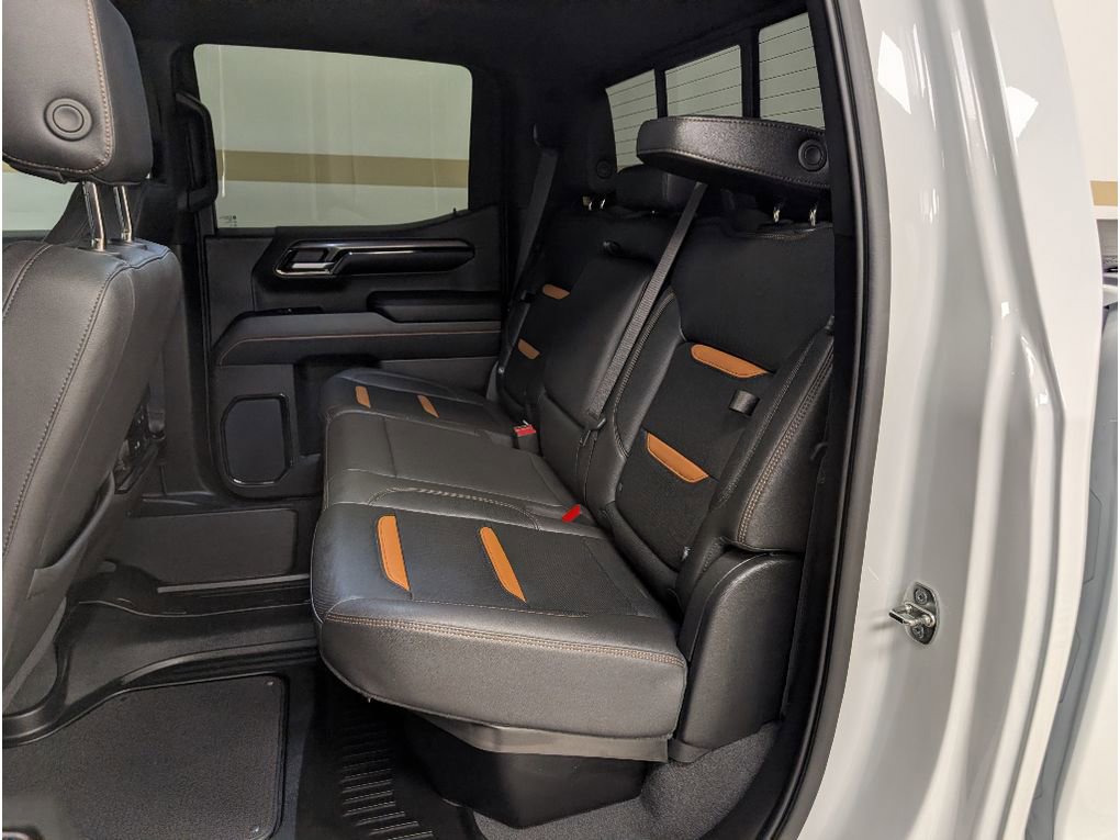 Used 2023 GMC Sierra 1500 AT4 w/ Technology Package AWD/4WD image 17